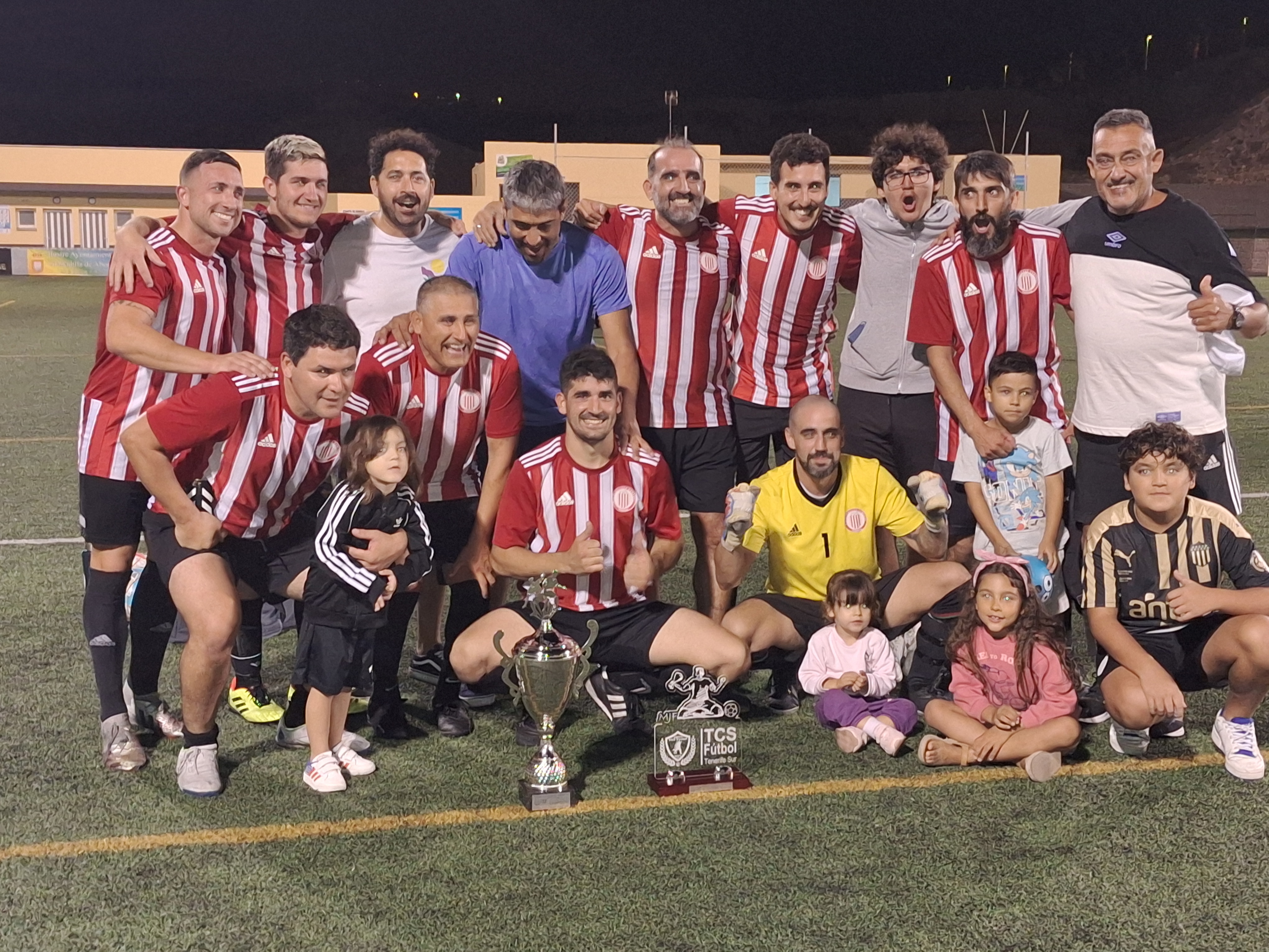 BARRACAS CENTRAL TENERIFE, CAMPEÓN DEL TORNEO CLAUSURA SERIES A Y B DE FUTBOL 7 EN SU FASE A